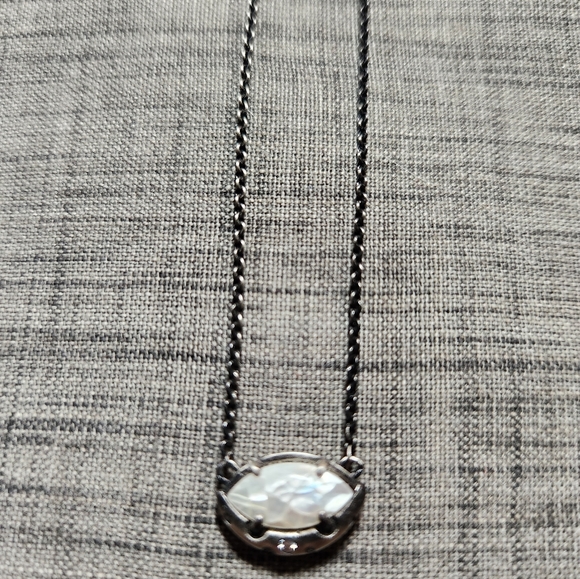 Kendra Scott bronze tone with mother of pearl setting - Picture 2 of 11